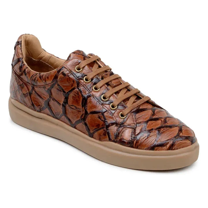 Belvedere Kingstone: Pirarucu authentique, sneakers en cuir d'amande, lacets élégants. Un luxe à vos pieds.
